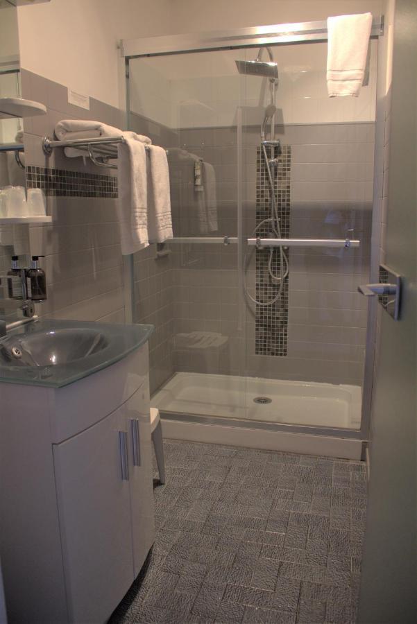 Logis Hotel Le Clement V Roquemaure  Bagian luar foto