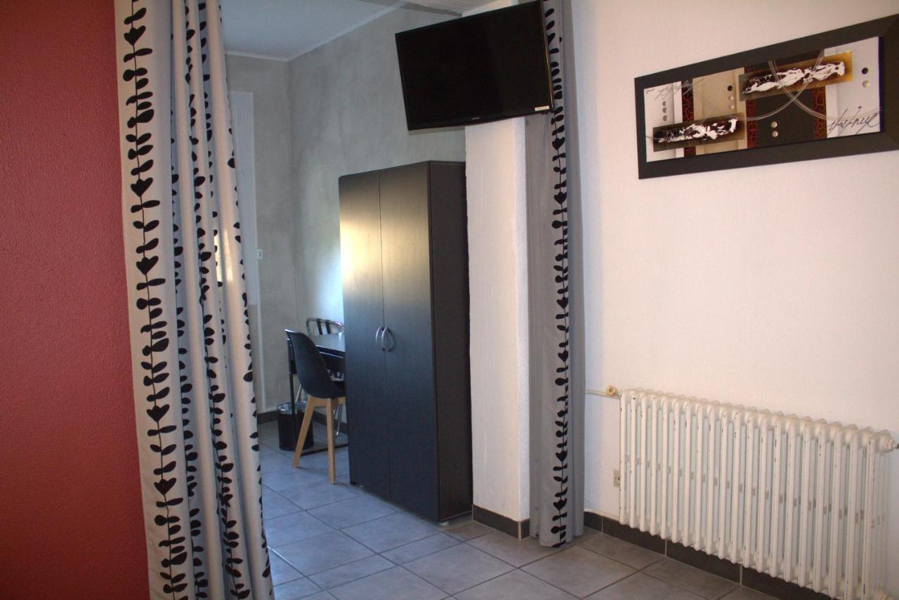 Logis Hotel Le Clement V Roquemaure  Bagian luar foto