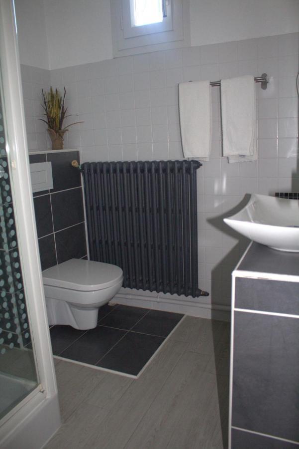 Logis Hotel Le Clement V Roquemaure  Bagian luar foto