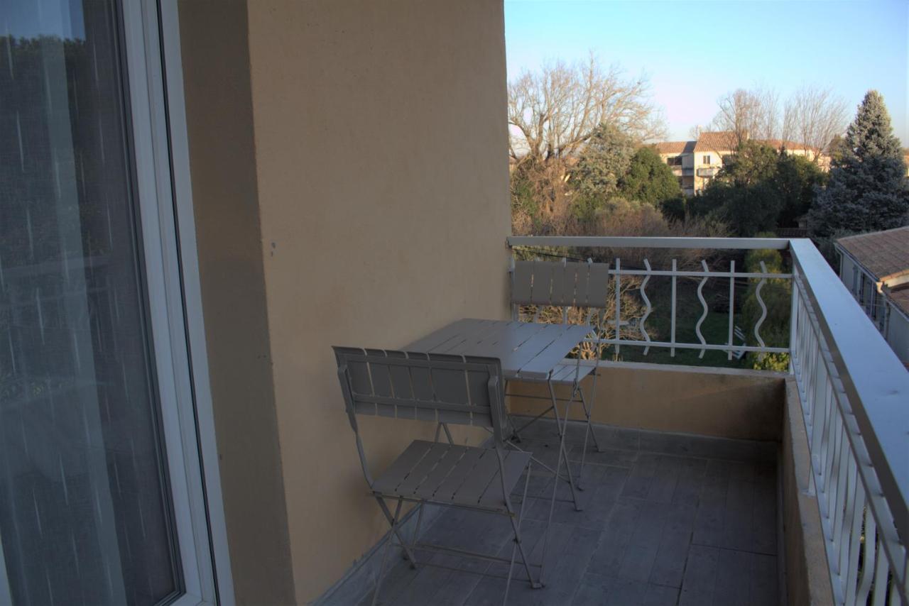Logis Hotel Le Clement V Roquemaure  Bagian luar foto