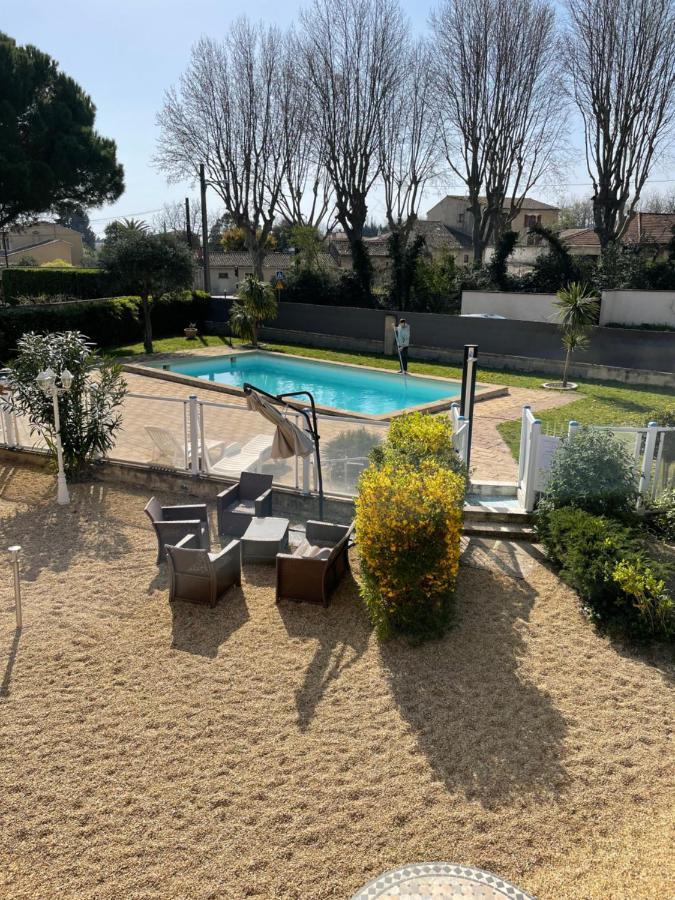 Logis Hotel Le Clement V Roquemaure  Bagian luar foto