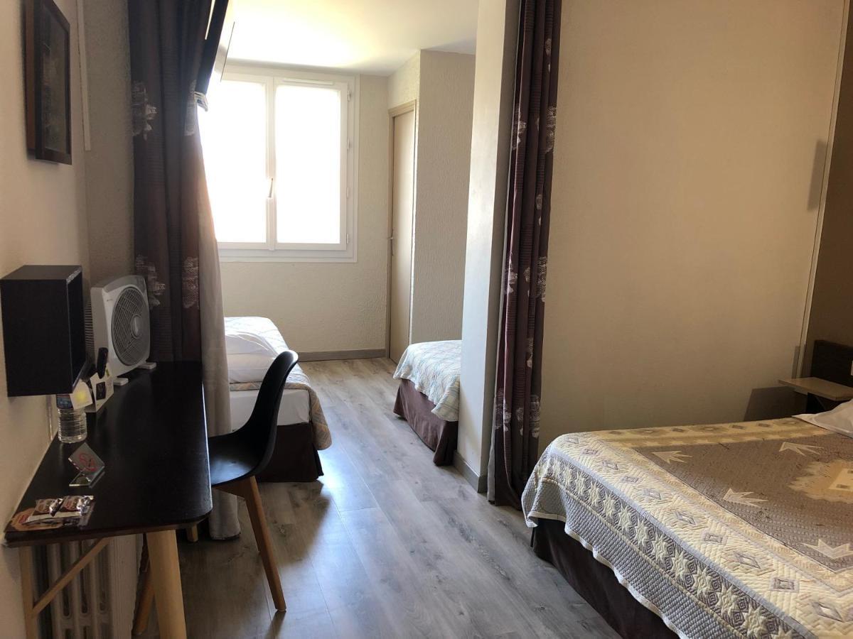Logis Hotel Le Clement V Roquemaure  Bagian luar foto