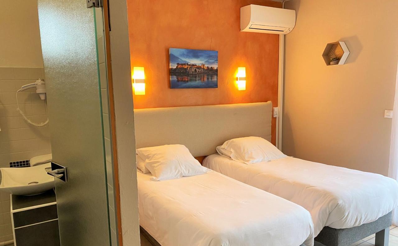 Logis Hotel Le Clement V Roquemaure  Bagian luar foto