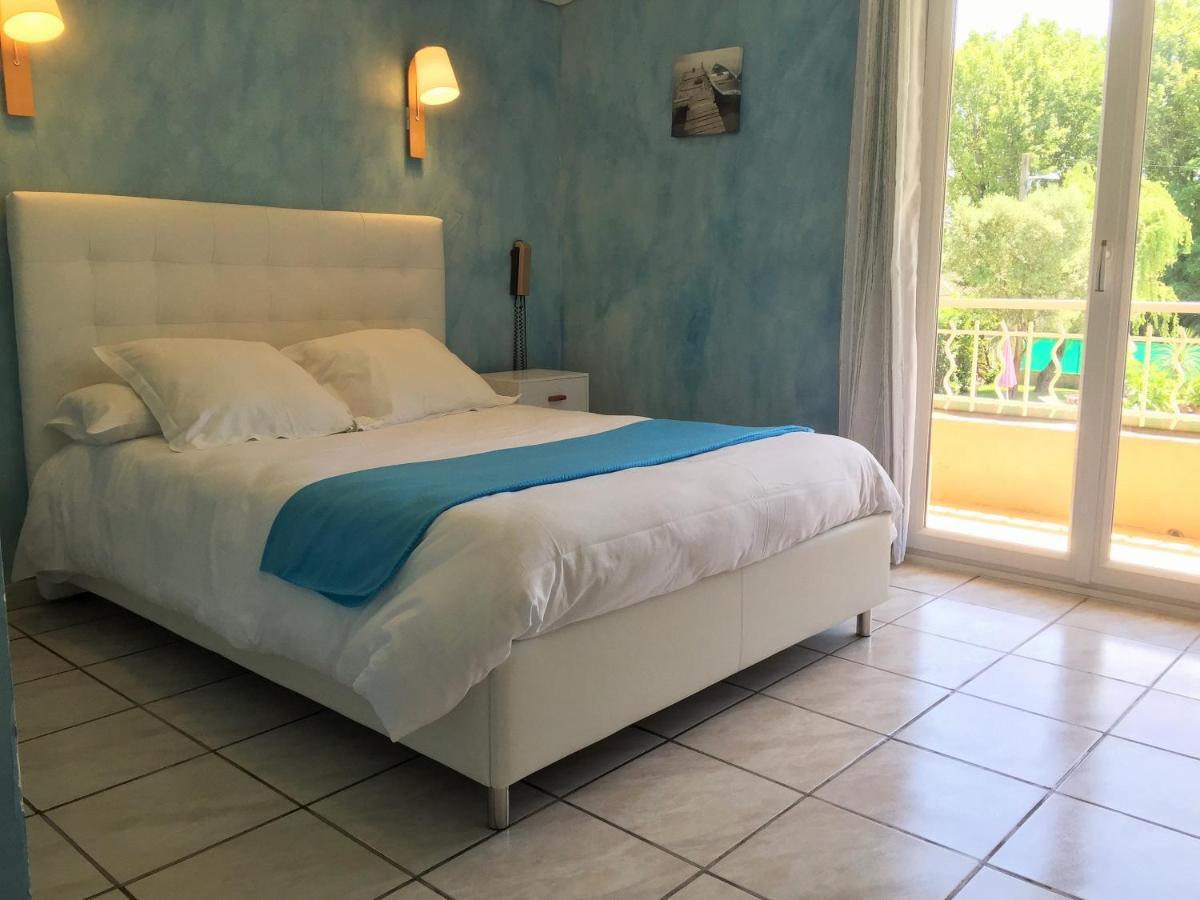 Logis Hotel Le Clement V Roquemaure  Bagian luar foto
