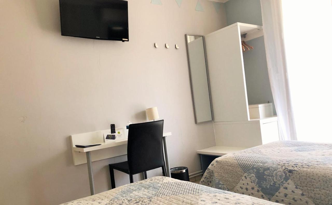 Logis Hotel Le Clement V Roquemaure  Bagian luar foto