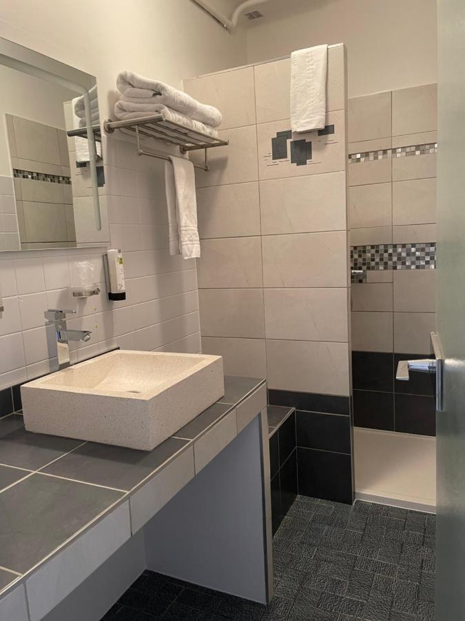 Logis Hotel Le Clement V Roquemaure  Bagian luar foto