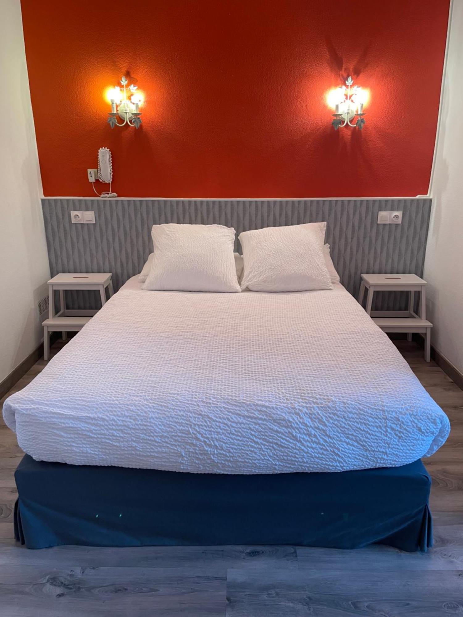 Logis Hotel Le Clement V Roquemaure  Bagian luar foto