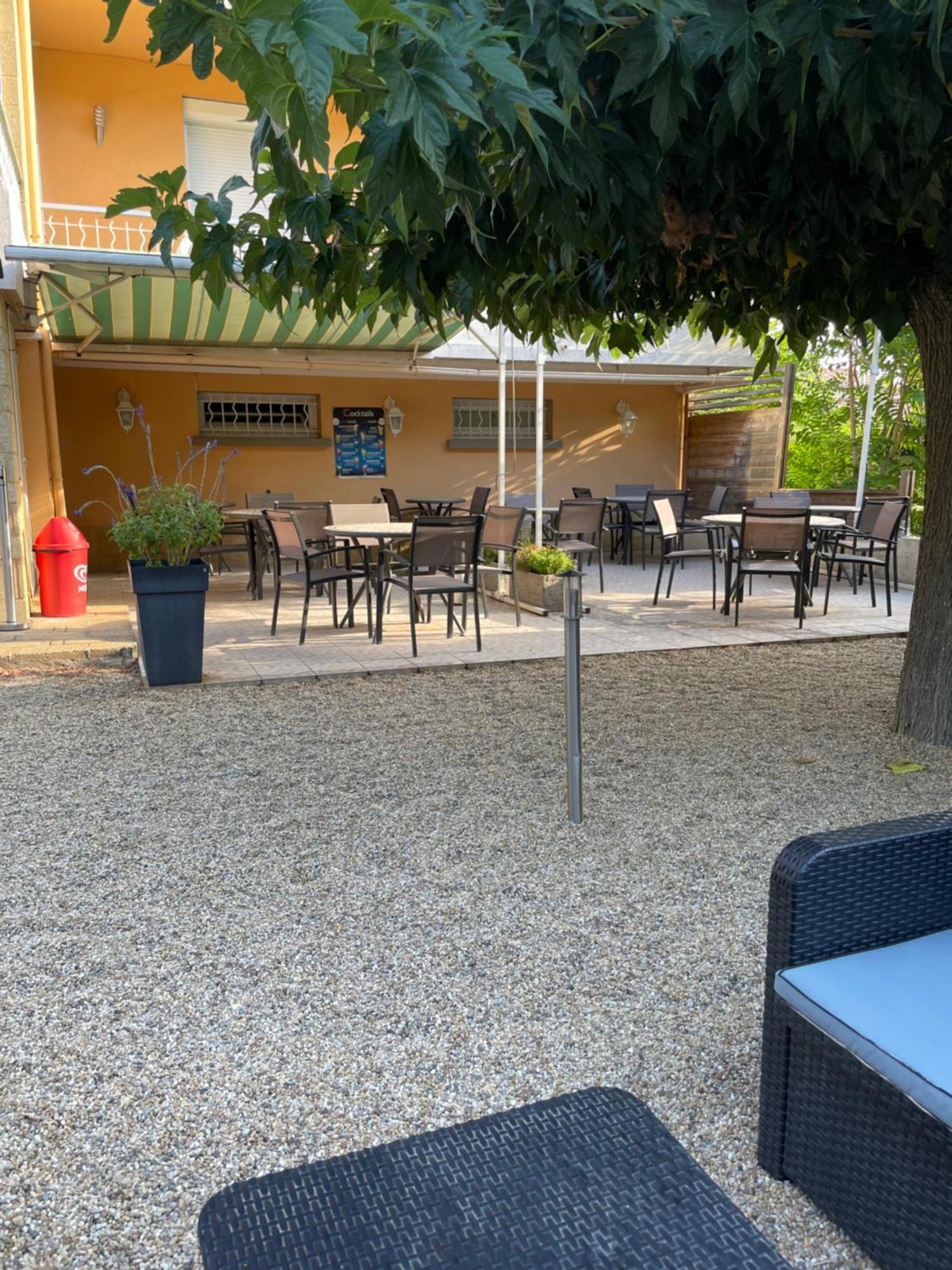 Logis Hotel Le Clement V Roquemaure  Bagian luar foto
