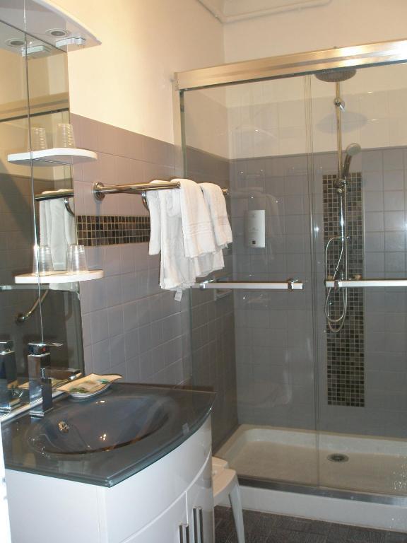 Logis Hotel Le Clement V Roquemaure  Bagian luar foto