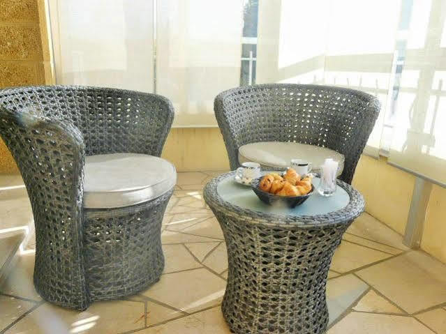 Logis Hotel Le Clement V Roquemaure  Bagian luar foto