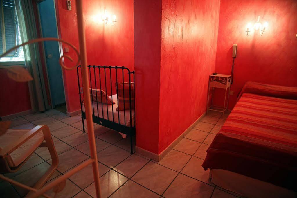 Logis Hotel Le Clement V Roquemaure  Bagian luar foto