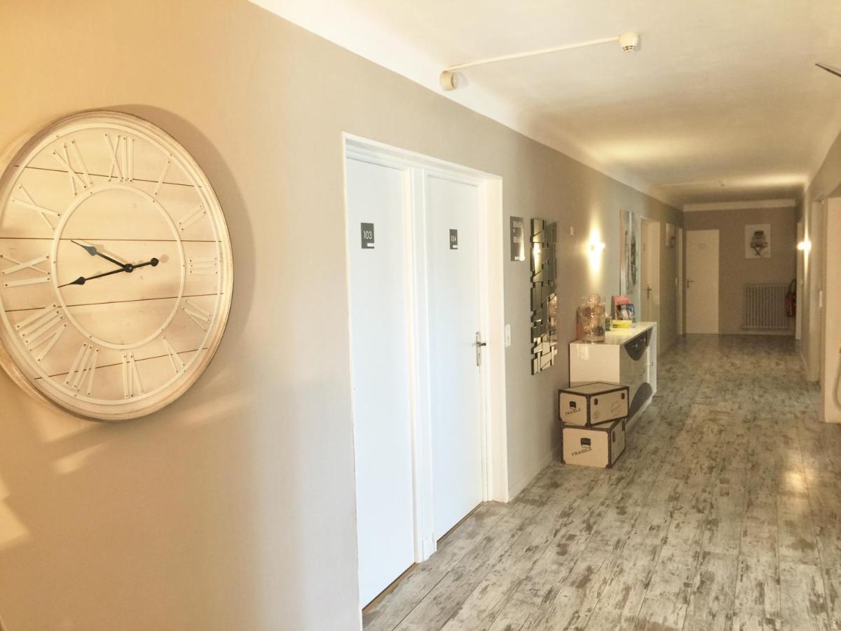 Logis Hotel Le Clement V Roquemaure  Bagian luar foto
